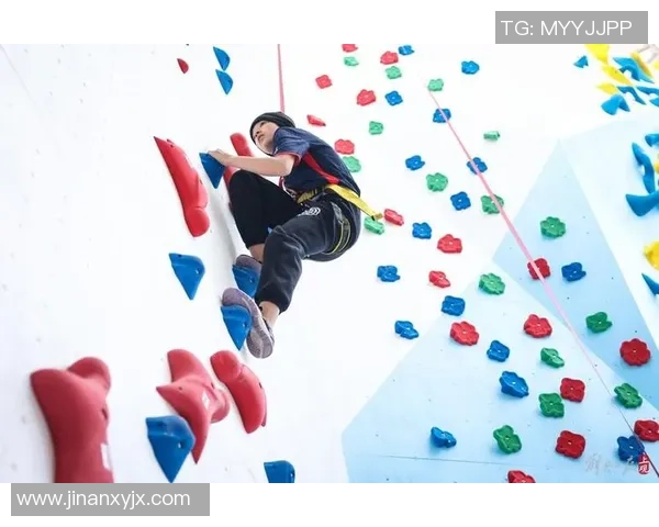 重庆攀岩队在世界滑板锦标赛中的耐力表现引发热议与关注